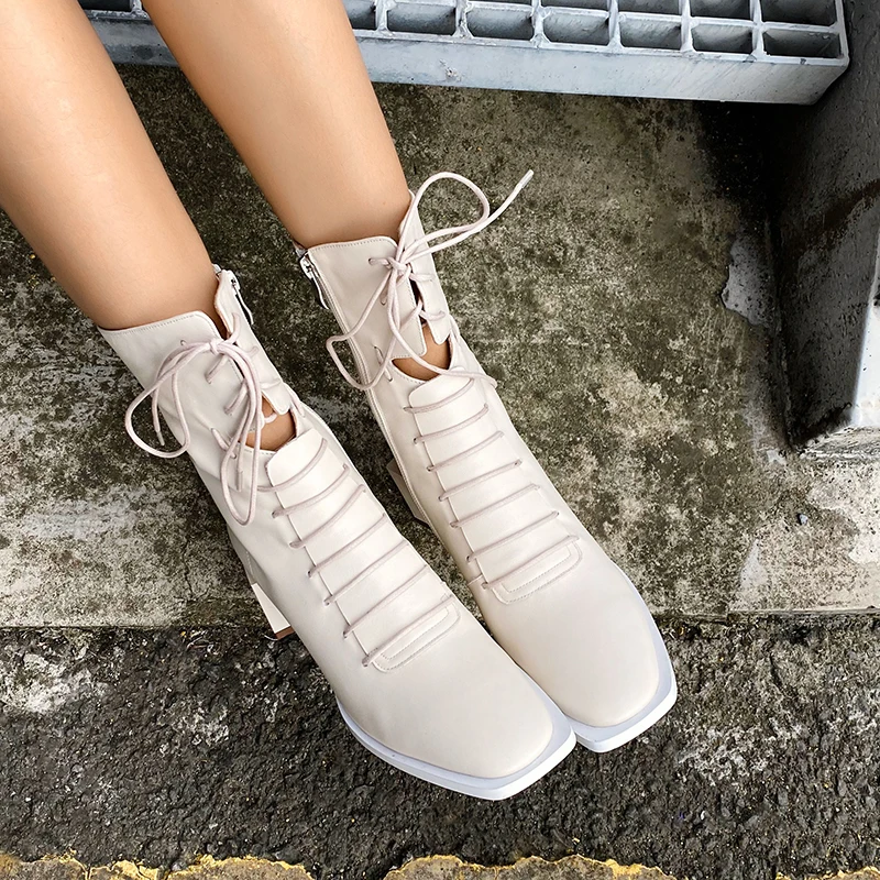 

Women ankle boots natural leather 22-26.5CM Square toe and square heel Outdoor fashion leisure shoes Hollow straps side zipper