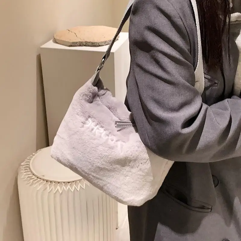 

2021 New Trend Simple All-match Zipper Women Bag Shoulder Bag Underarm Bag Female Baguette Handbag Purse Velvet Furry Fashion