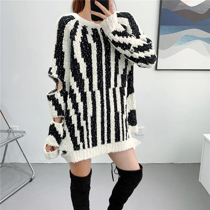 

Womens Plus Size Knit Pullover Autumn Winter Black White Contrast Striped Sweater Loose long Pullovers Cutout Long Sleeve Jumper