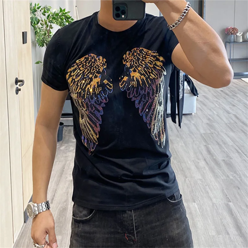 Летние Стильные Мужские штаны стразы декорированной крыльями из перьев короткие