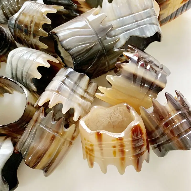 Массажная щетка с натуральным Рогом широкими зубьями для массажа головы