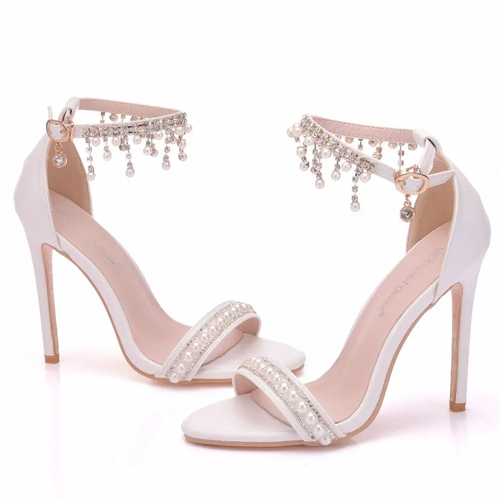 Женские босоножки на тонком каблуке 11 см украшенные стразами и жемчугом вечерние