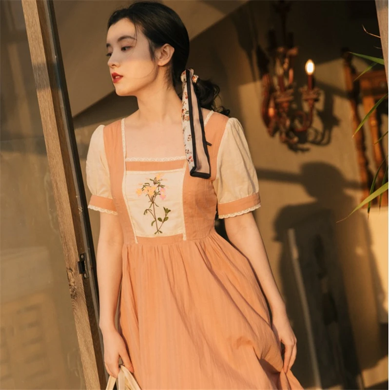 

2021 Summer New Women Retro Embroidery Square Collar Dress Short Sleeve Color Matching Ruffled High Waist Sweet A-Line Dress