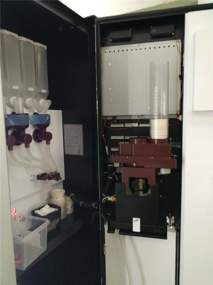 Торговый автомат нового дизайна для продажи закусок холодных напитков