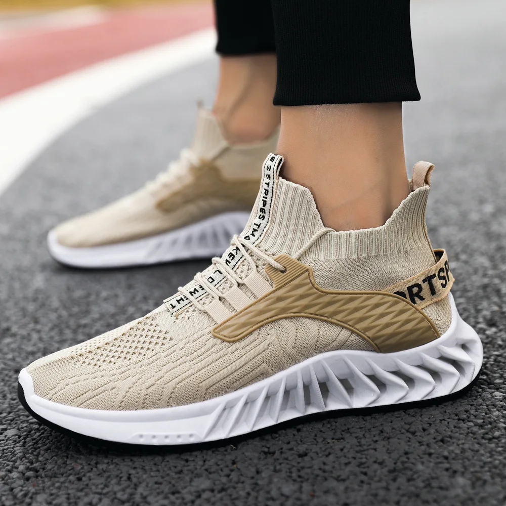 

New sports and leisure shoes men's breathable mesh flying woven sports shoes men's shoes