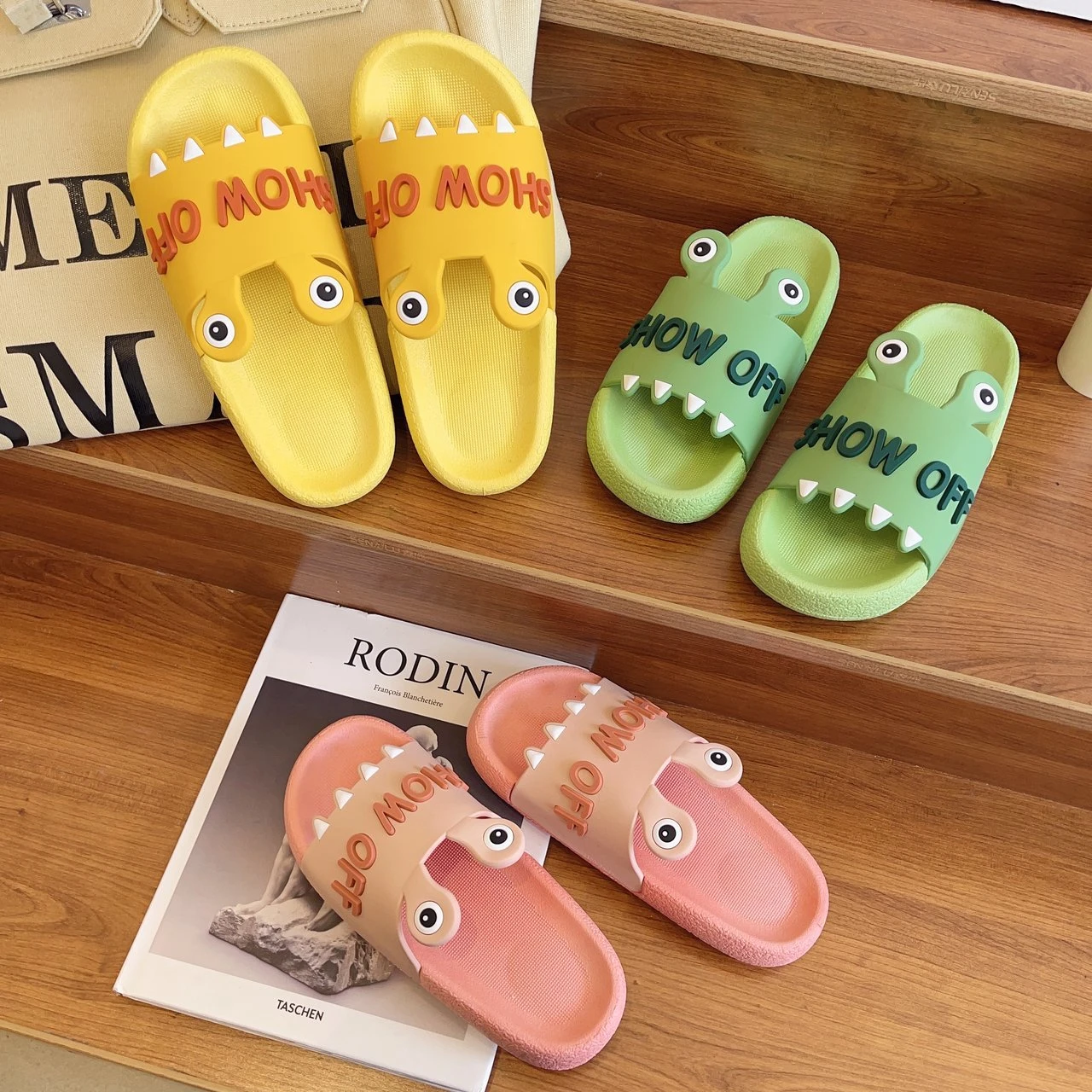 

Cartoon couple sandals and slippers of the same style women wear new thick-soled casual beach shoes in the summer of 2021