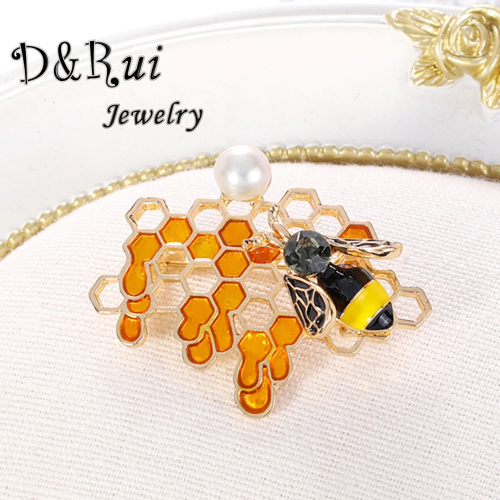

Trendy Brooches Honeybee Rhinestone Brooch for Women Gold Color Bee Coat Cute Lady Jewelry Broochs Pin Mother's Day Gift 2022