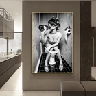 Плакаты и принты, черно-белые, сексуальная девушка, курящая, сидящая в туалете, Картина на холсте, Настенная картина, Женская картина, домашний дизайн