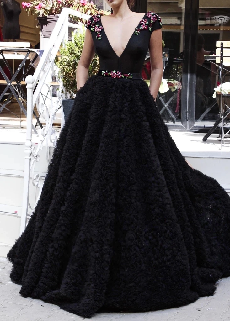 

Black Moroccan Evening Dresses Ball Gown V-neck Cap Sleeves Tulle Beaded Long Luxury Turkey Dubai Saudi Arabia Prom Dress Gown