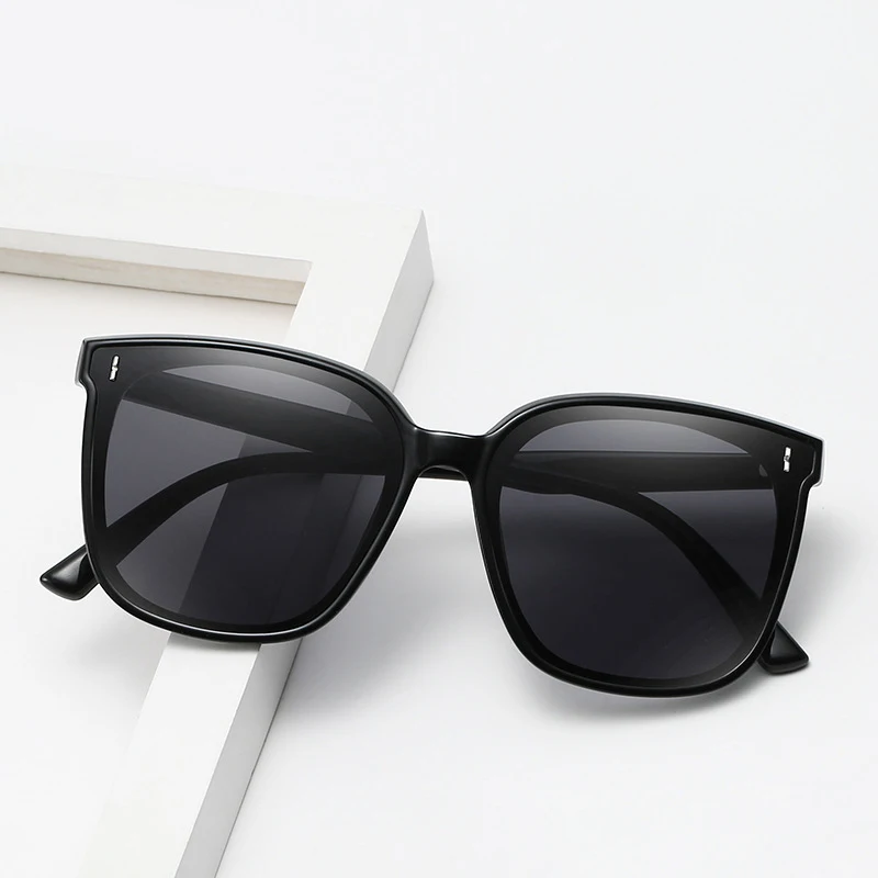 

New Square Sunglasses Woman Retro Brand Designer Vintage Rivet Shade Eyewear Fashion Cool Male Female Driving Oculos De Sol