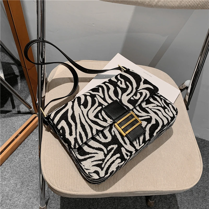 

Luxury Winter Zebra Stripes Underarm Shoulder Bags For Women Brand Designer Leopard Print Plaid Crossbody Ladies Handbags 2021