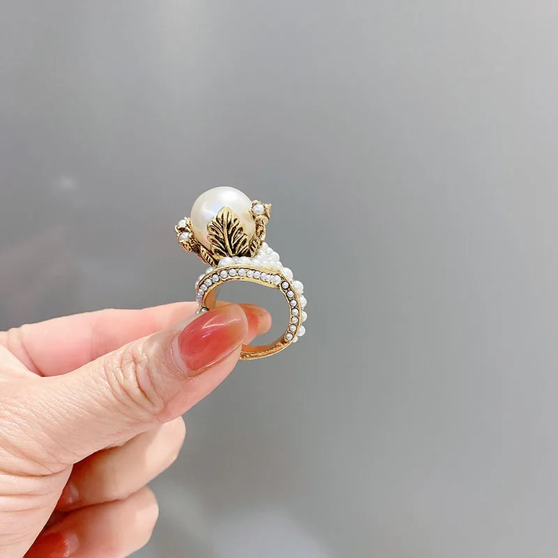 

Vintage Statement Leaf Big Size Pearl Rings for Women Mother Trendy New Fashion Jewelry Personality Ring Party Accessories Gifts