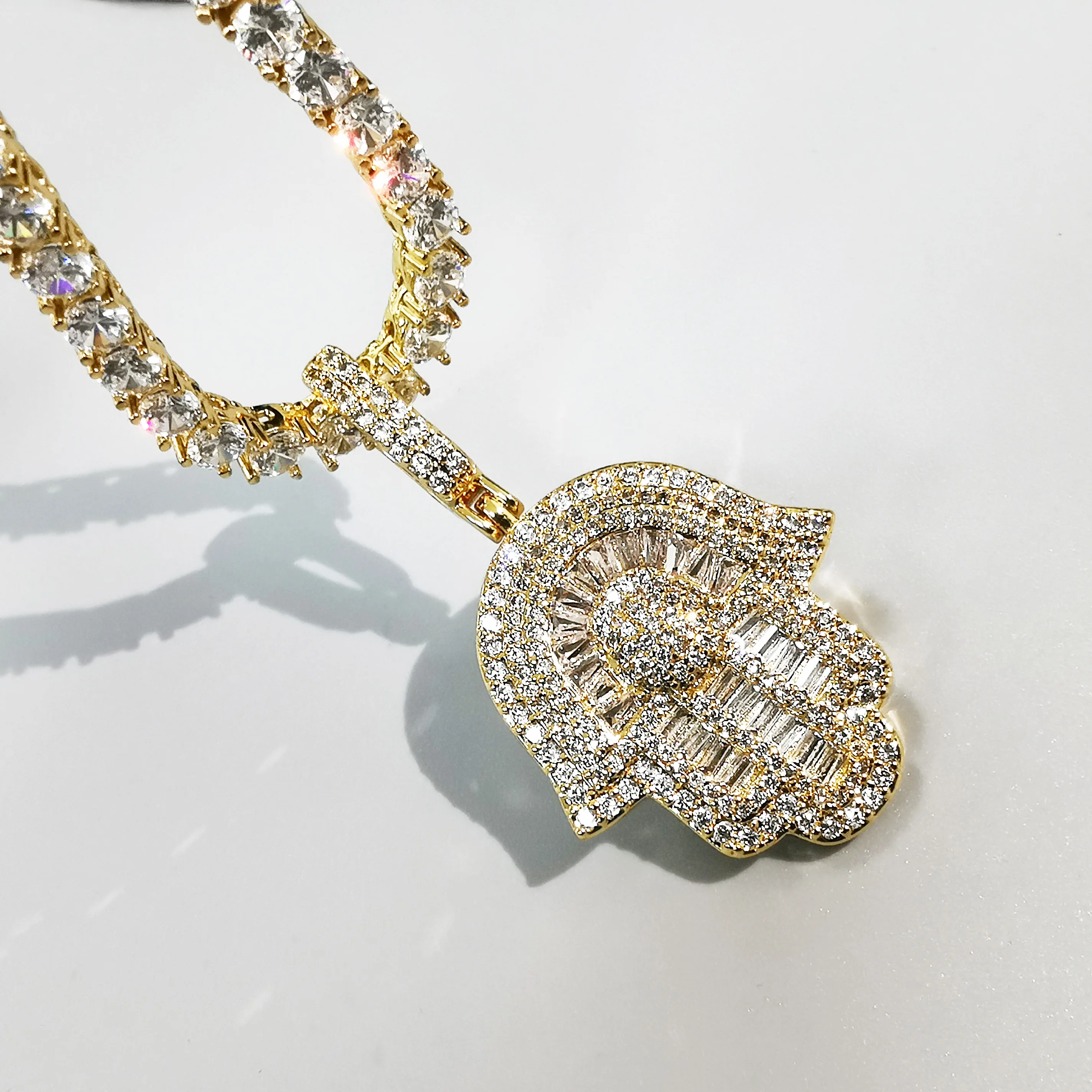 

Iced Out Hand Pendant Necklace For Men Women Gifts 2 Colors Geometric Zircon Necklace Fashion Hip Hop Jewelry