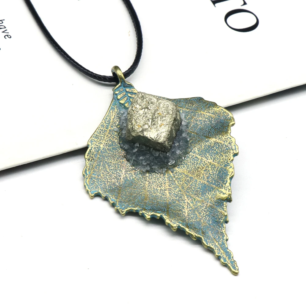 Модное ожерелье с натуральной друзой античное медным покрытием из сплава