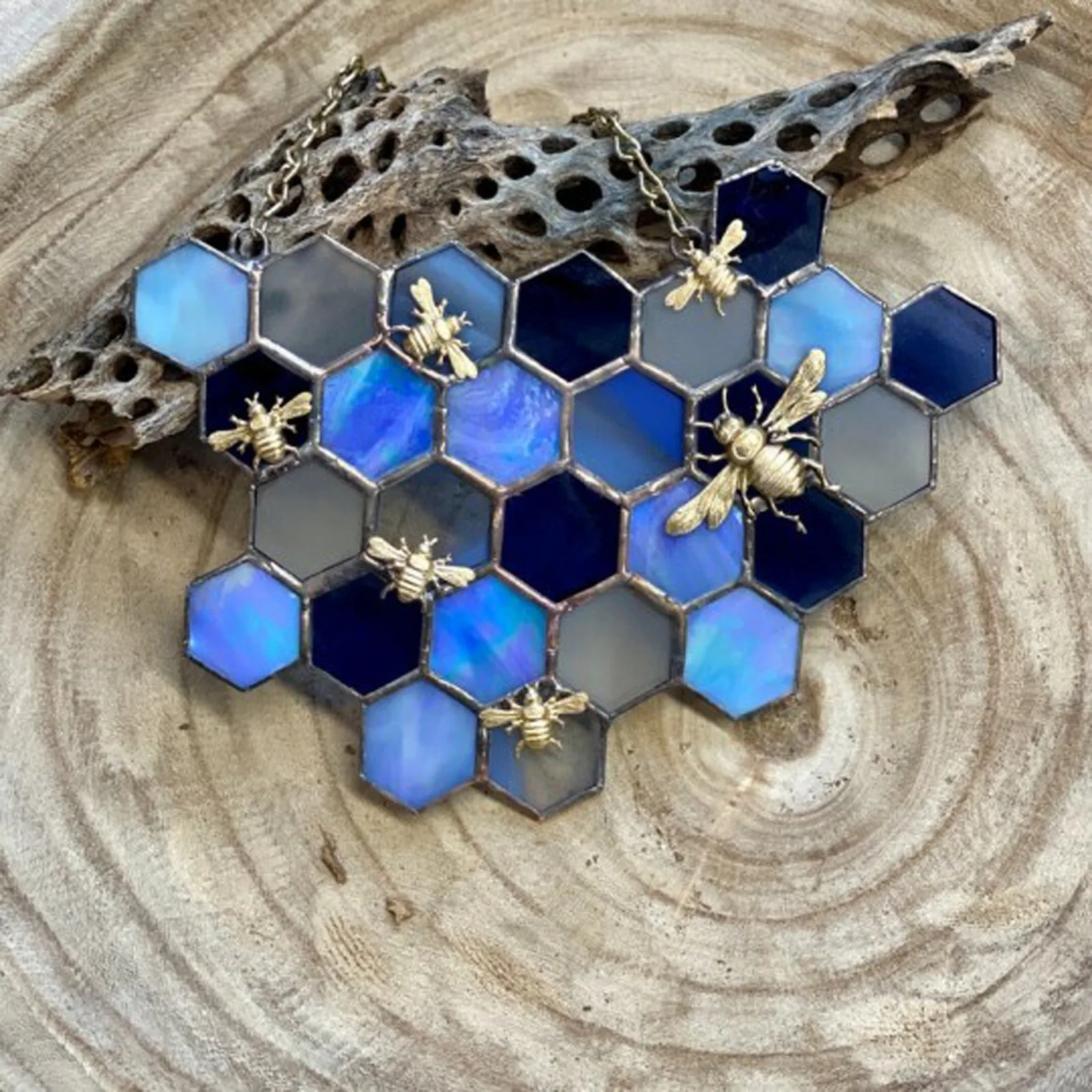 

Bee Sign Hanging Decoration Handmade Wall Art Suncatcher Honey Bee Farmhouse Sign Pendant Garden Wall Art Vintage Bee