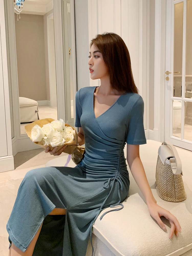 

French Hepburn Slim Waist Black Knitted Dress Temperament V-neck Dress