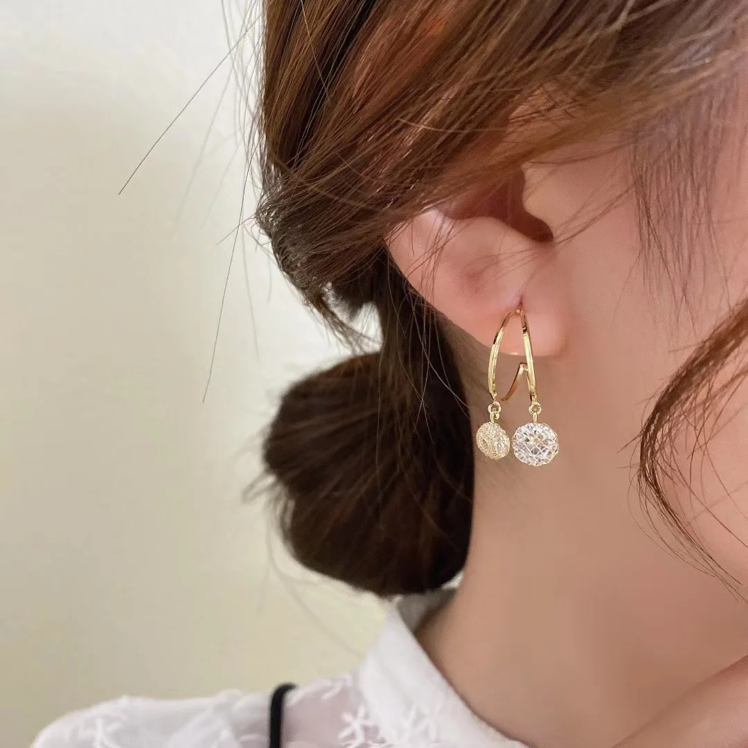 

Full Of Mesh Sparkling Double Pendant Earrings Personality Style Earpiece Small Fresh And Smart Fairy Earrings For Women Jewelry