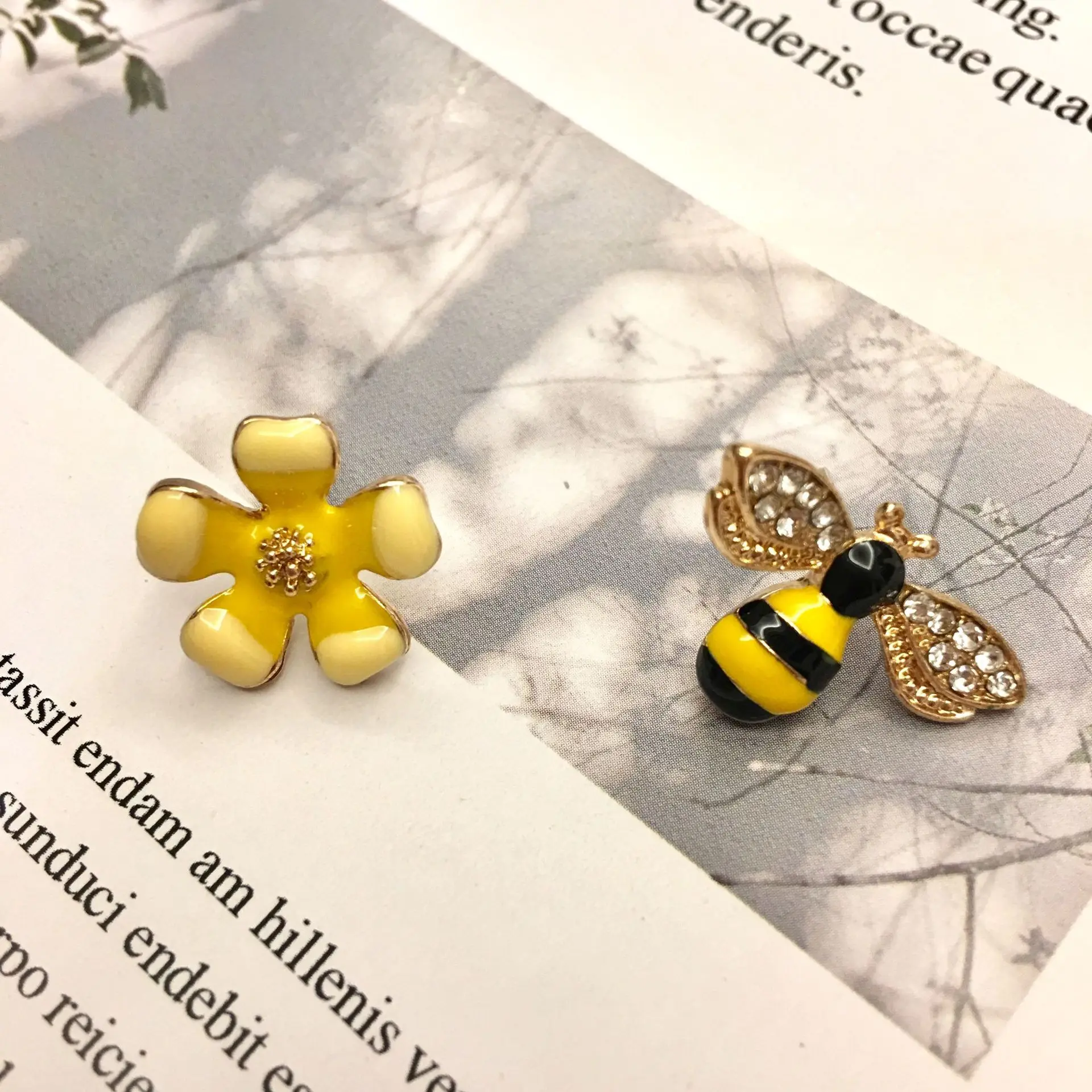 

Trend Yellow Earrings Flower And Bee Wedding Pendant Earrings Fashion Jewelry Earrings