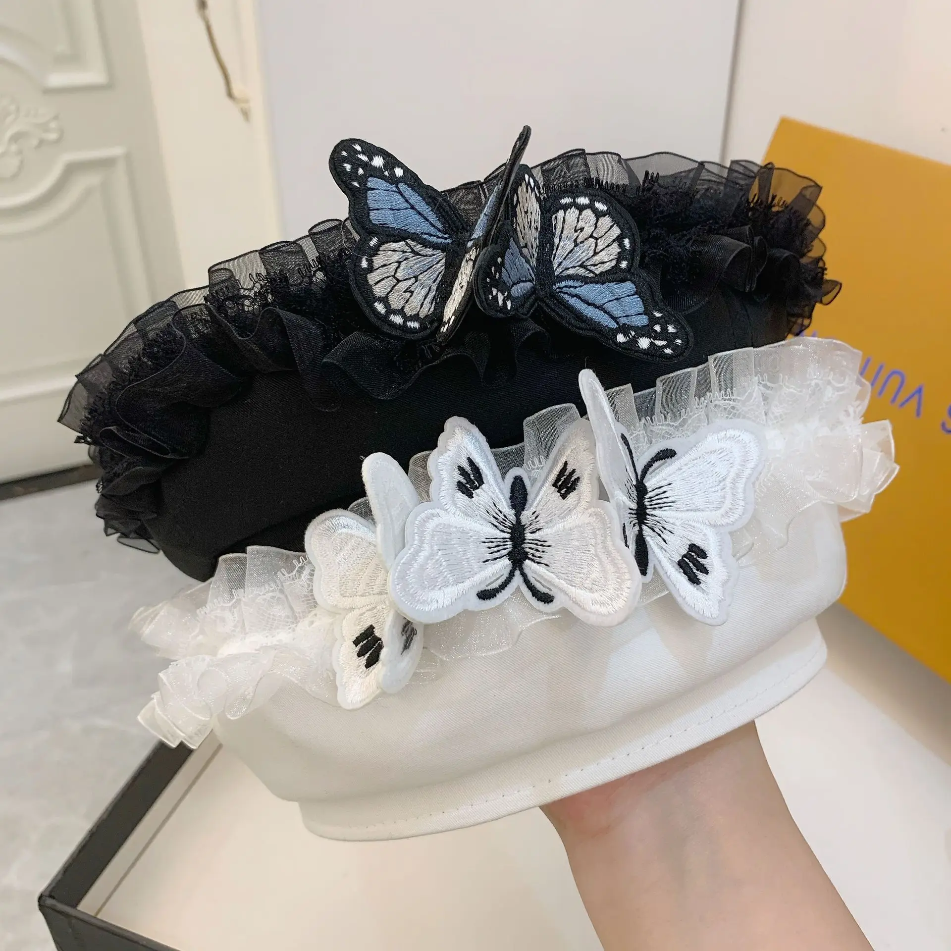 

Fashion Lace Berets For Women 3D Butterfly Female Berets Spring Summer Girls Cute Black Street French Berets Gorros Wholesale