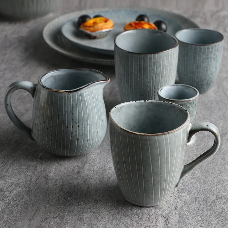 Японский набор столовых приборов в ретро полоску керамическая тарелка