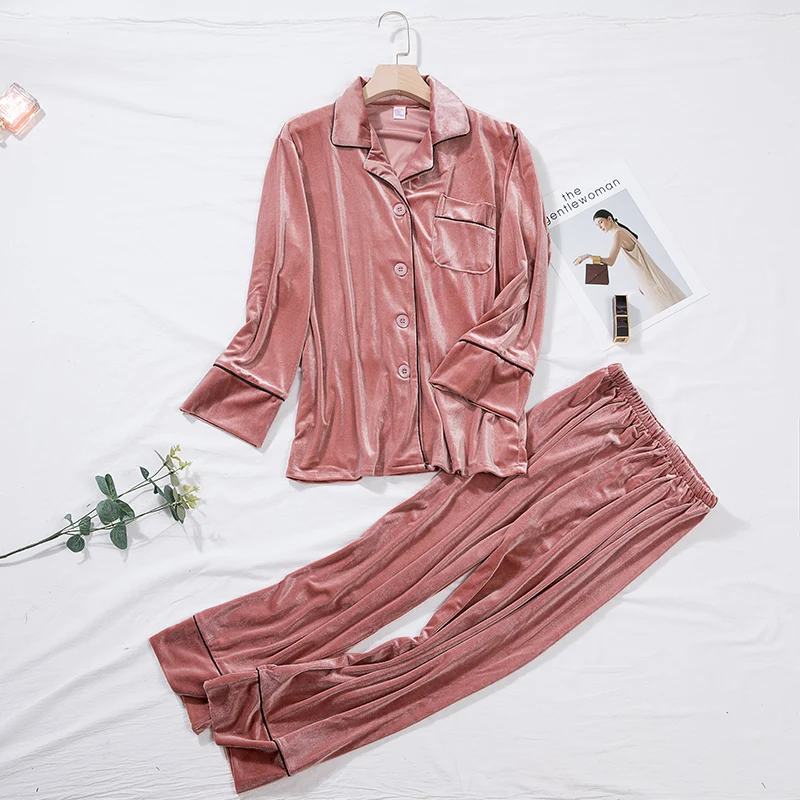 Пижамный комплект Женский из 2 предметов розовая велюровая рубашка и брюки халат