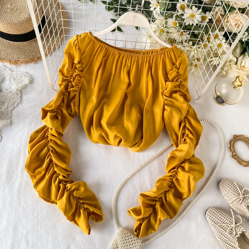 Женская блуза с длинным рукавом открытыми плечами и воротником-лодочкой | одежда