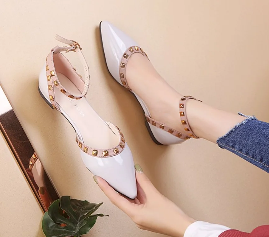 

Flat Shoes Pu Leather Breathable Shoes Summer Fashion Female Sandals Rivet Metal Leather Women Flat Shoe Loafers New Arrivals