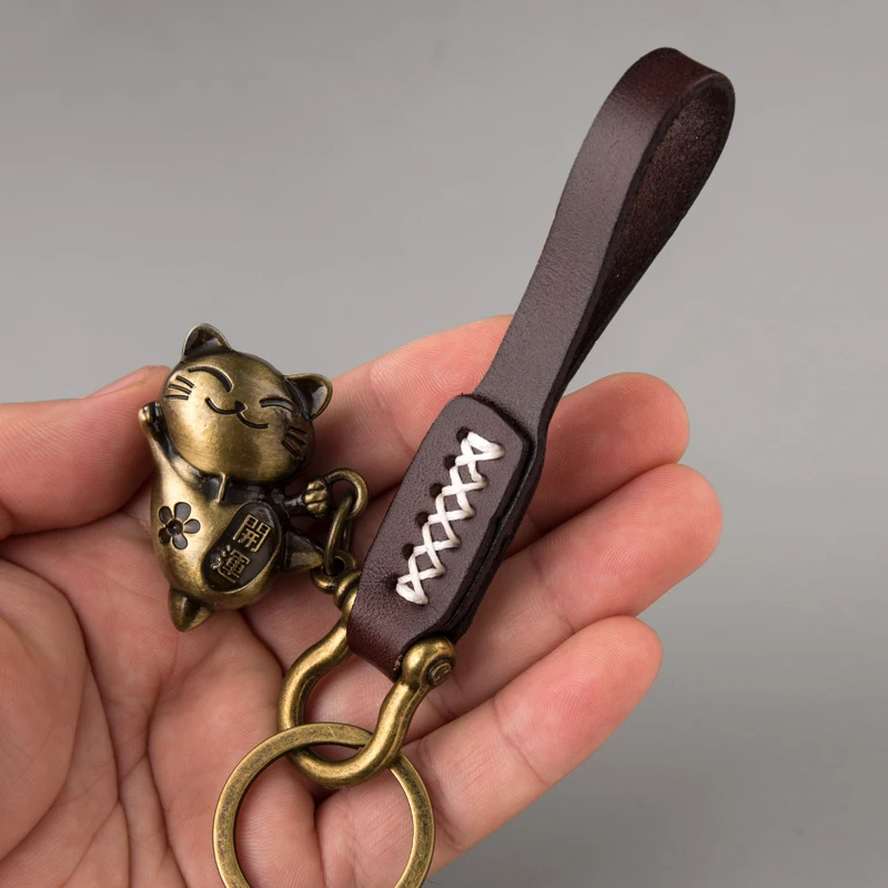 

Kawaii lucky cat leather rope retro keychain men and women couple simple key ring gift cute couple jewelry lanyard
