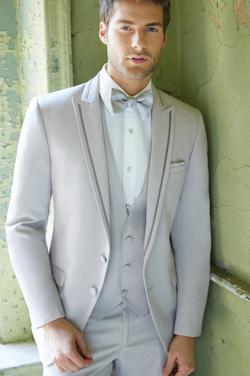 

Новейший дизайн пальто и брюк светильник-серые мужские свадебные костюмы приталенный костюм из 3 предметов смокинг для жениха облегающий м...