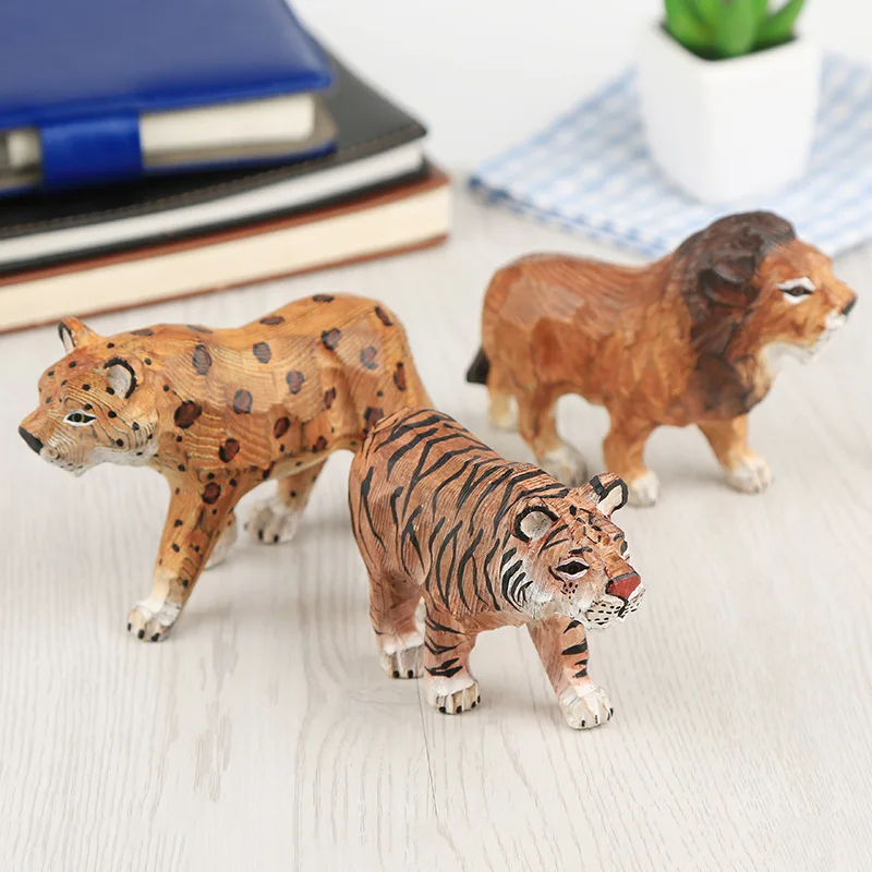 

Hand-painted Tiger Lion Animal Shape Creative Home Decoration Wood Carving Crafts Pine Decoration Length Width Height15 * 4 * 8