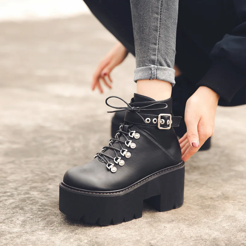 

Осенне-зимние ботинки на платформе на массивном каблуке со шнуровкой, черные женские удобные привлекательные ботинки с плюшевой подкладко...