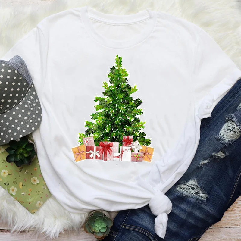 

Женская одежда в стиле 90-х с принтом «елка»