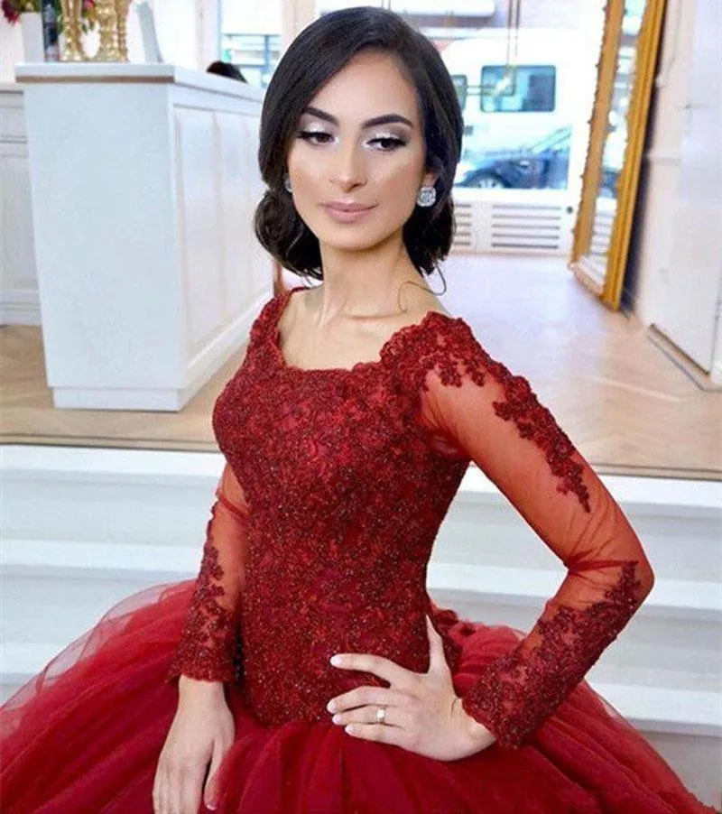 

2021 Burgundy Ball Gown Quinceanera Dress Scoop Long Sleeves Lace Applique Beaded Sweet 16 Puffy Party Pageant Prom Evening Gown