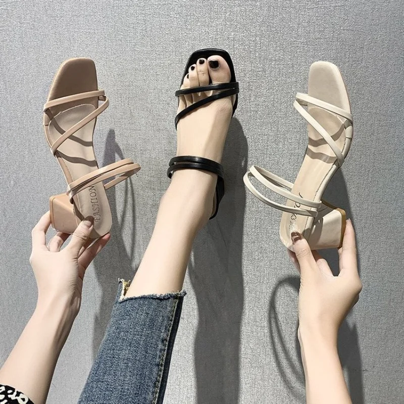 

2021 New Summer Slippers Low Heels Slides Female Peep Toe Square Heel Slipper Brand Sandals Women Slipper Big Size 42 Flip Flops
