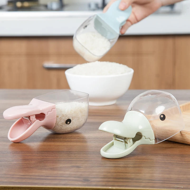

Cute 2 In 1 Duck shape Cereals measuring cup with sealing clip serving plastic rice paddle for kitchen Japanese sushi tool