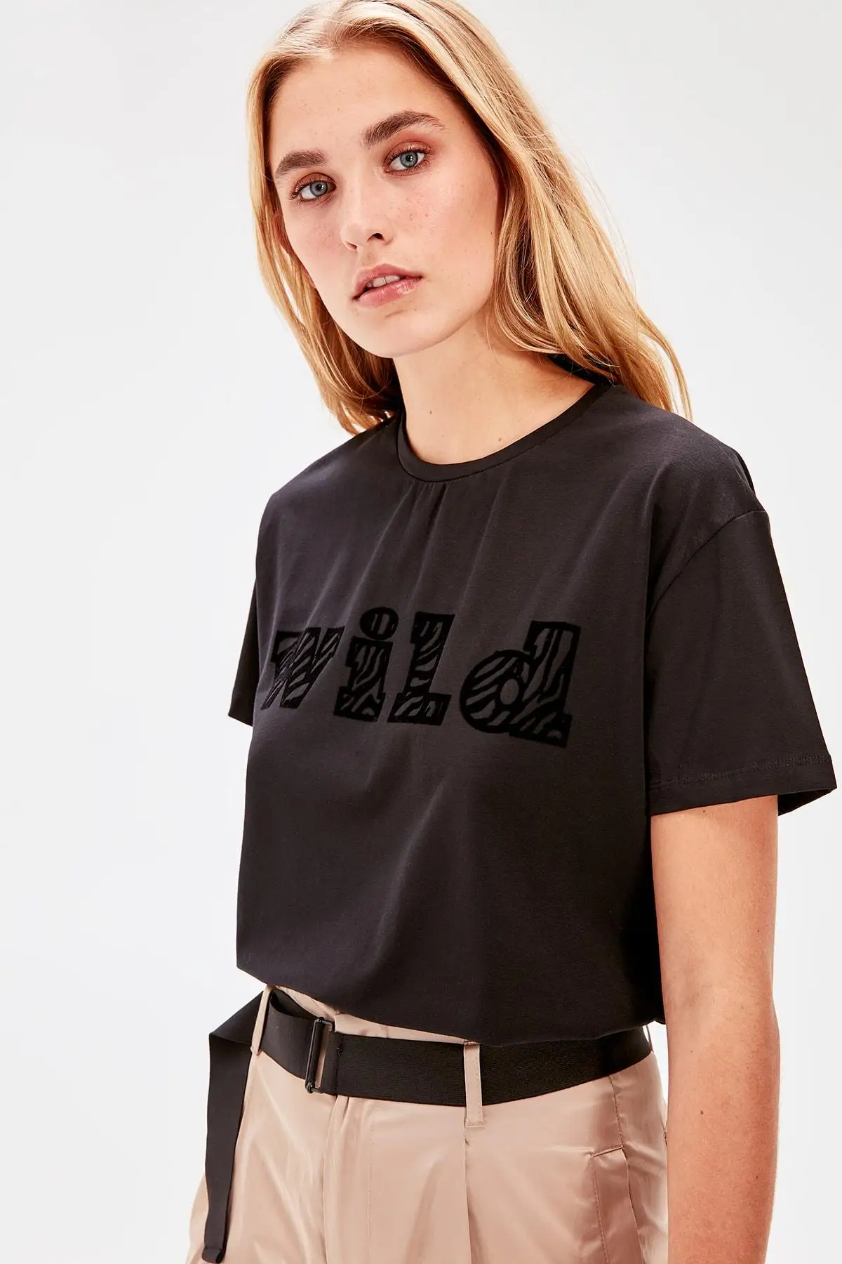 Trendyol черные Базовые Трикотажные футболки TWOAW20TS0126|Футболки| |