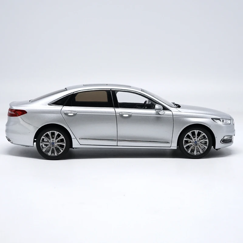1:18 FORD 2015 TAURUS литой автомобиль из сплава модели игрушек металлические автомобилей