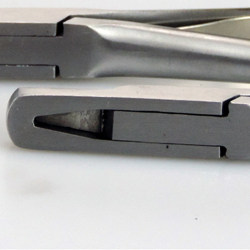 V-образные щипцы для ушей из нержавеющей стали плоскогубцы с изображением свинки