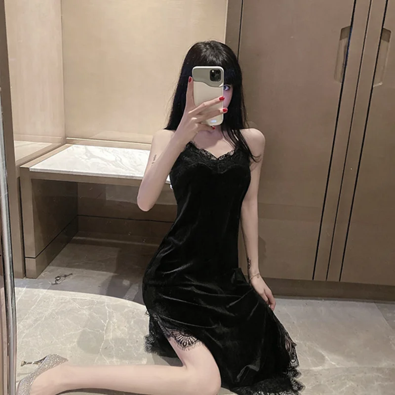 

Autumn and winter new style French sexy velvet lace stitching sling dress with slits and slimming hip dress