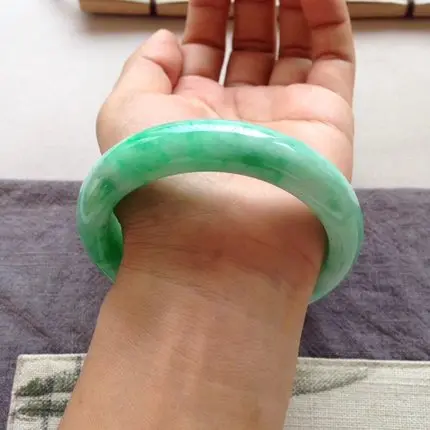 Бесплатный сертификат натуральный бирманский нефрит класс зеленый 54 мм-62 мм