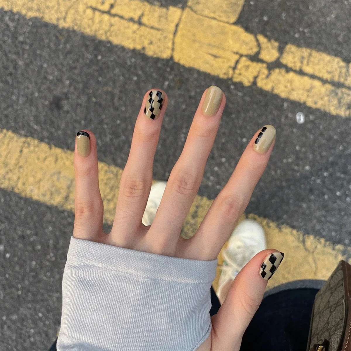 

Патчи клетчатые съемные короткие для ногтей, 24 шт.