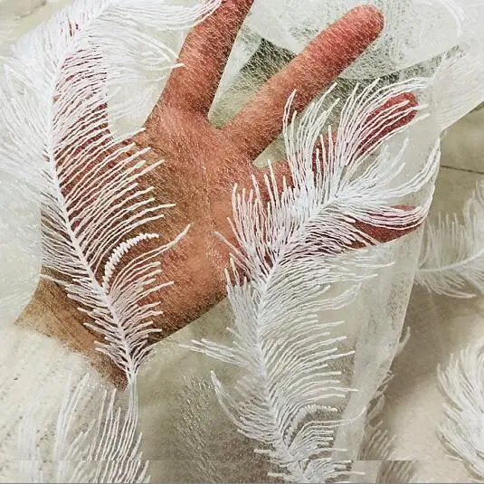 2 ярда Роскошная марлевая швейцарская вуаль кружевная ткань с вышивкой перьев