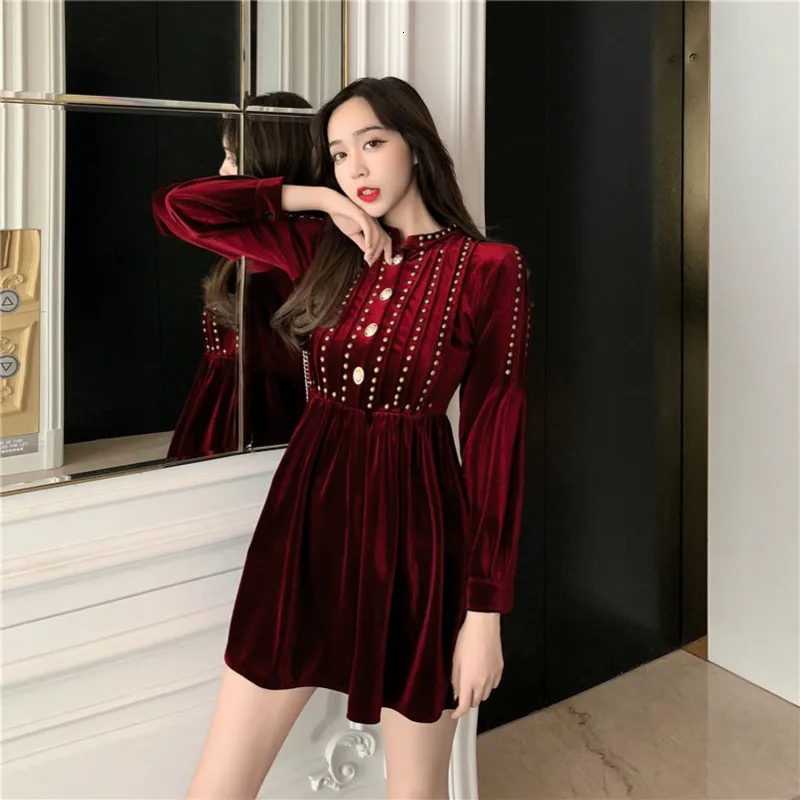 Женское короткое бархатное платье черное Повседневное с длинным рукавом