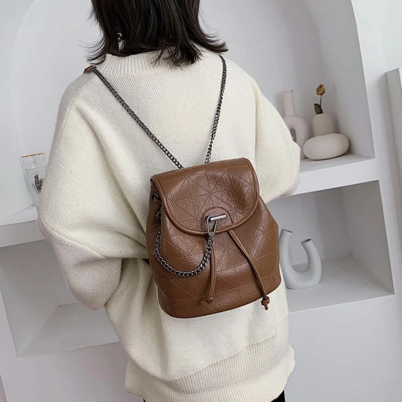

Lingge Leather Women's Backpack Large-Capacity Chain Clamshell Bag