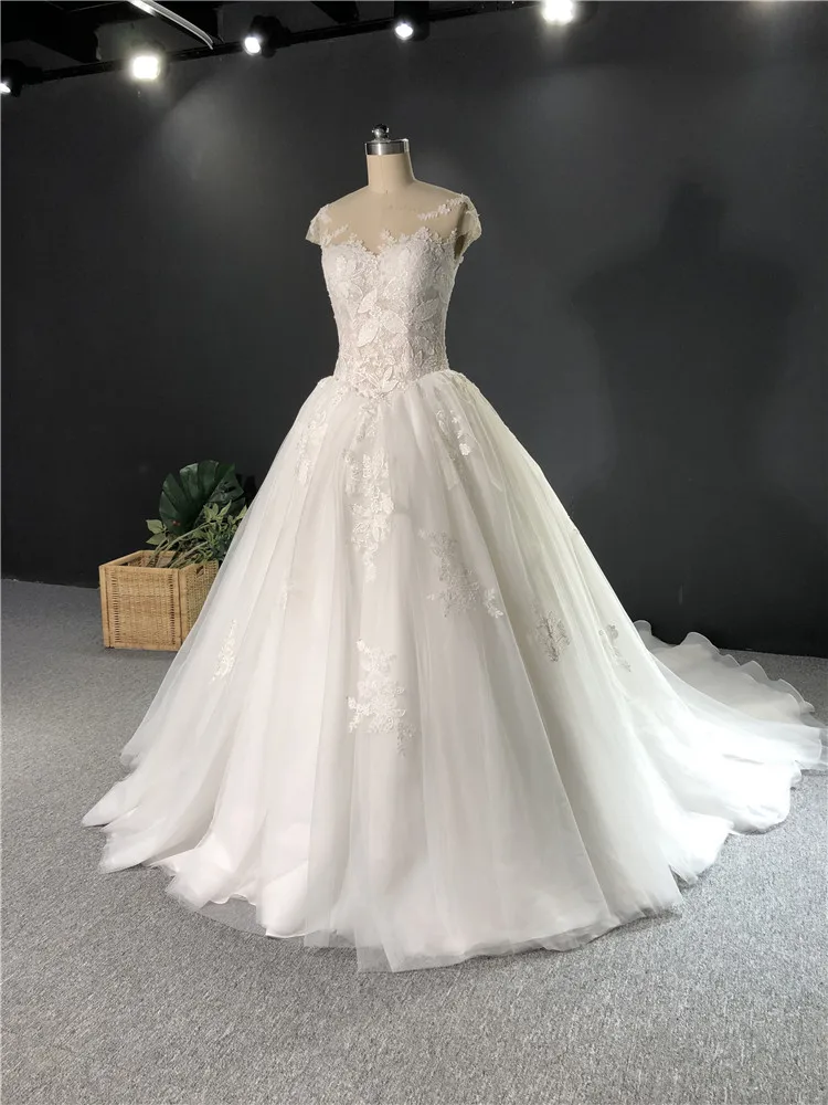 2021 Newest High Quality Real Sample Ivory Lace Cap Sleeeves Ball Gown Zipper Floor Length with Long Train Wedding Dress