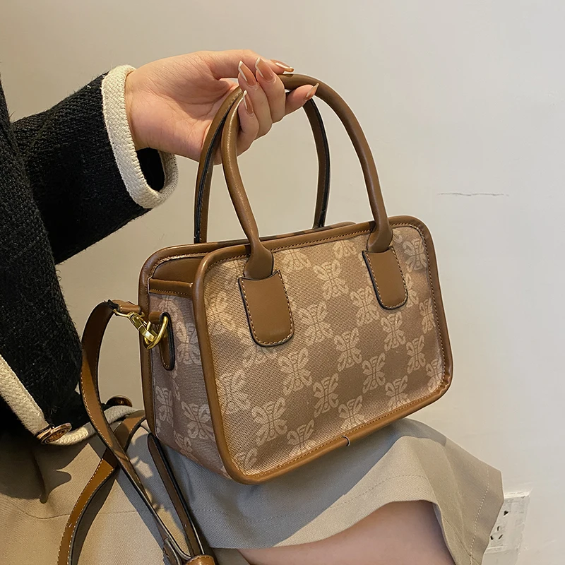 

Niche Design Popular Retro Bag 2021 New Female Bag Ins Messenger Bag Fashionable Handbag Width: 22cm