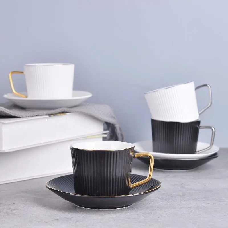 Оригинальная чашка для любителей кофе блюдца костюм черно белая керамика