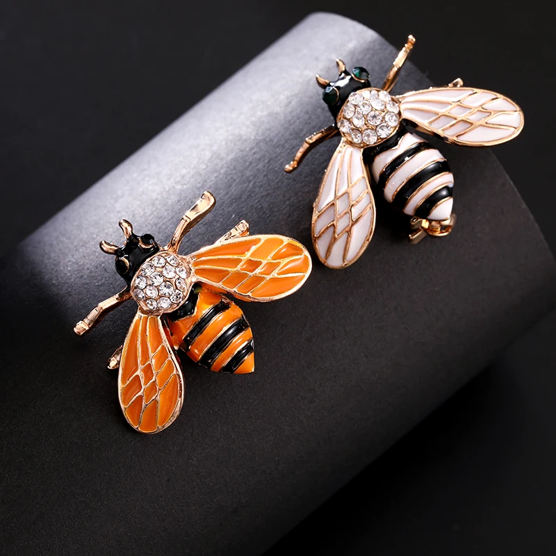 Модная милая эмалированная маленькая брошь в виде пчелы со стразами зимняя