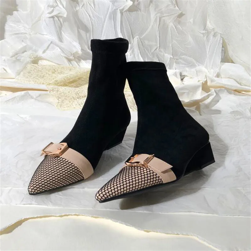 Ботильоны на танкетке женские зимние ботинки с острым носком и бантиком красивая