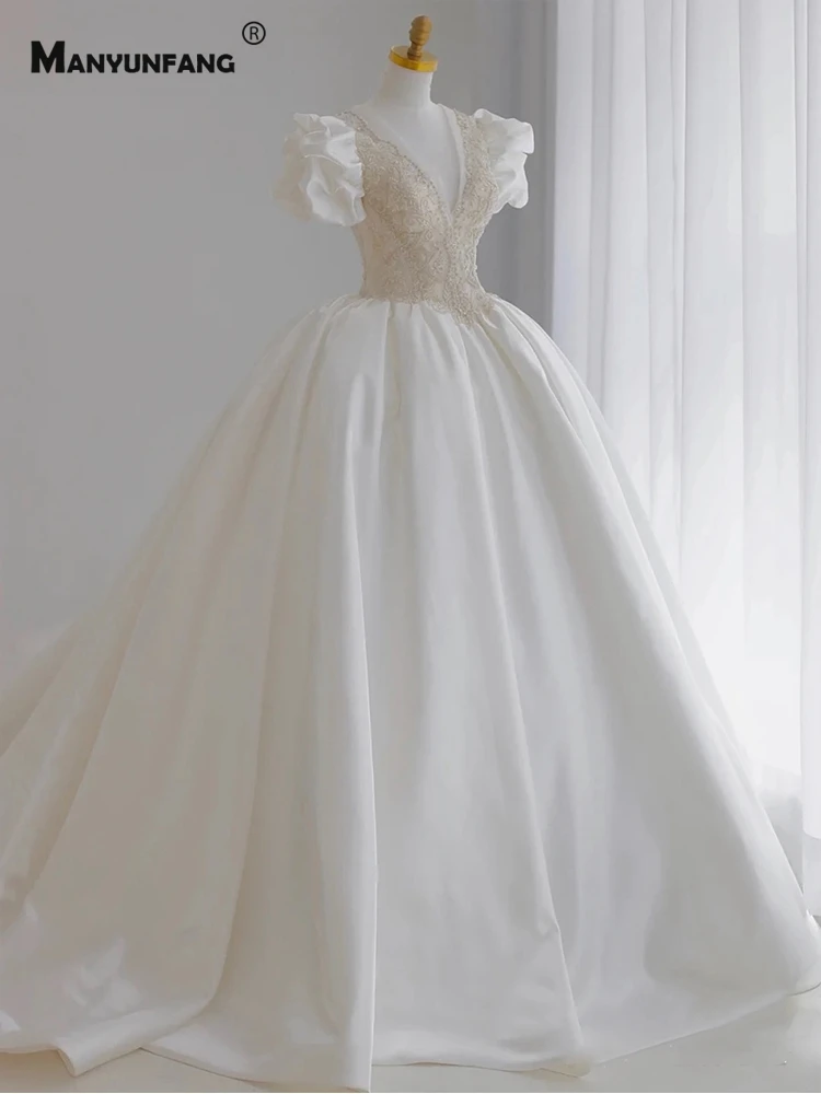 

Luxury Crystal V-Neck Puff Sleeve Embroidery Appliques Tulle Bridal Ball Gown Real Photo Lace Up Back Chapel Train Wedding Dress